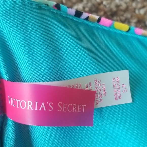 Victoria's Secret Halter Bikini Top - Picture 3 of 4